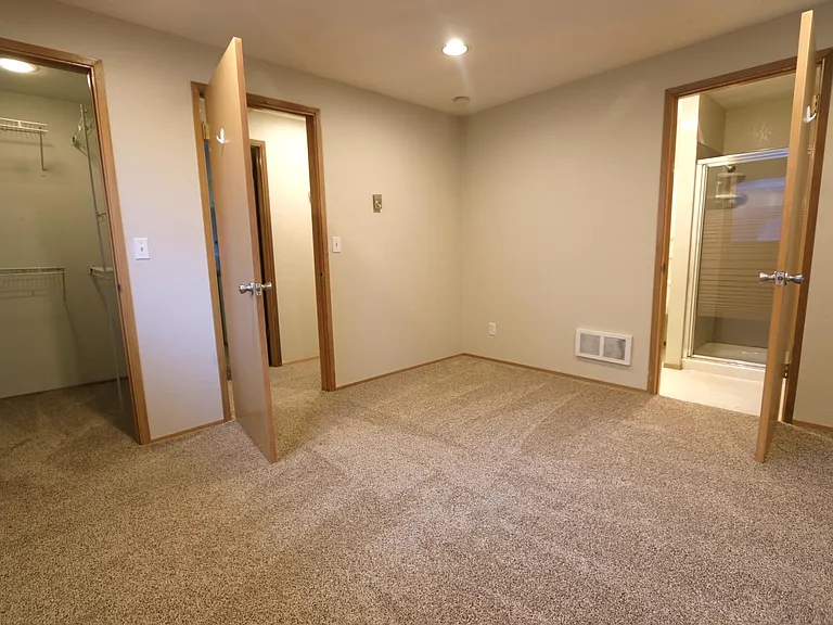 547 NE Ravenna Blvd — Photo 6