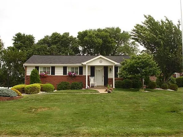 300 Palomino Dr, Oakdale, PA 15071