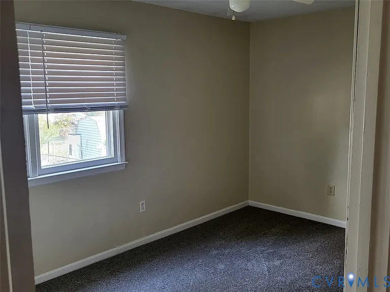 206 Spring Dr — Photo 15