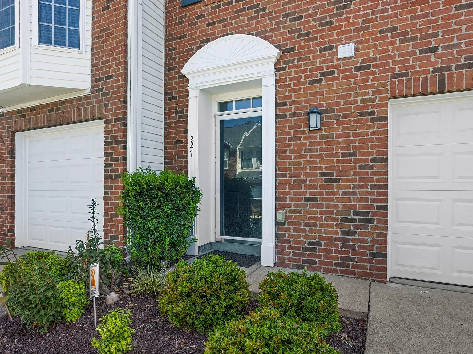 2 bed, 2.5 bath, 1675 sqft, $2,150 — Photo 3