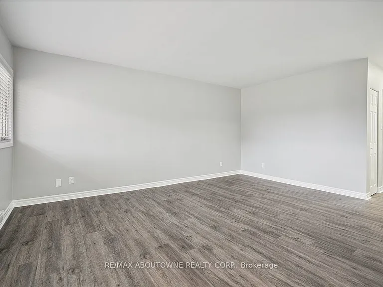 2354 Queensway Dr #2 — Photo 8