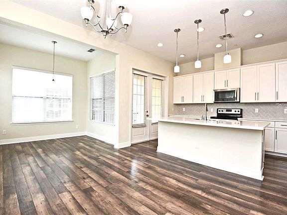 3rd image of 1620 Lobelia Dr