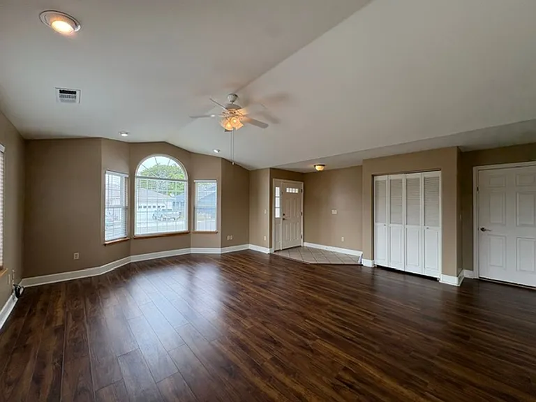 1200 Winchester Ave — Photo 2