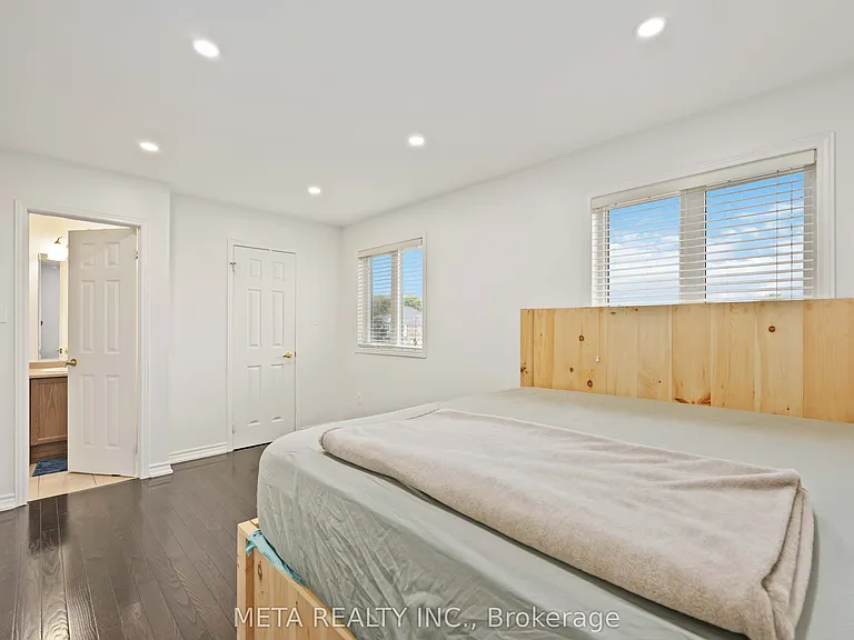 210 Cabin Trail Cres — Photo 18