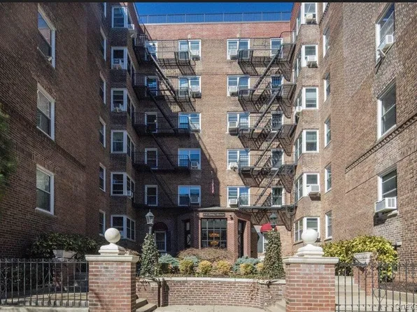 9945 67TH Road #321, Forest Hills, NY 11375