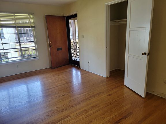 2nd image of 2635 1/2 N Lake Ave