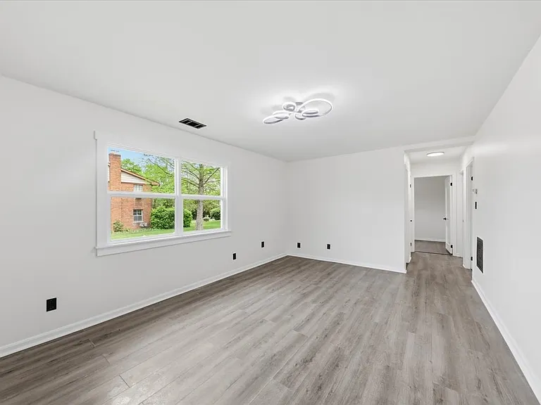 6128 Red Bank Rd — Photo 3