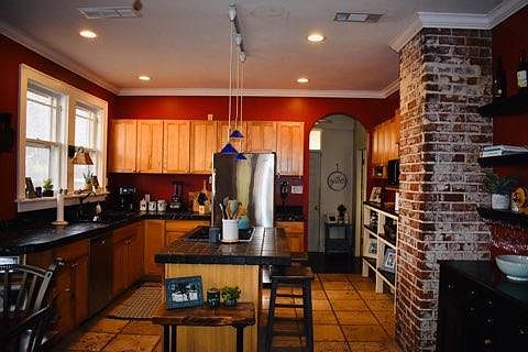 Dual fuel Jennair stove in kitchen island with seating for 2