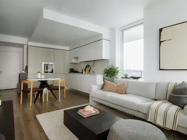 3888 Evergreen Pl #602, Burnaby, BC V3J 0M3