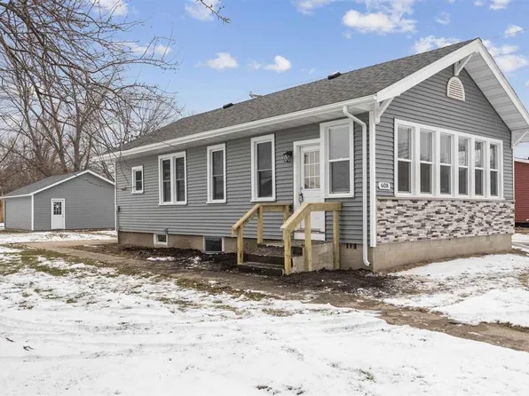 608 6th Ave, Belle Plaine, IA 52208