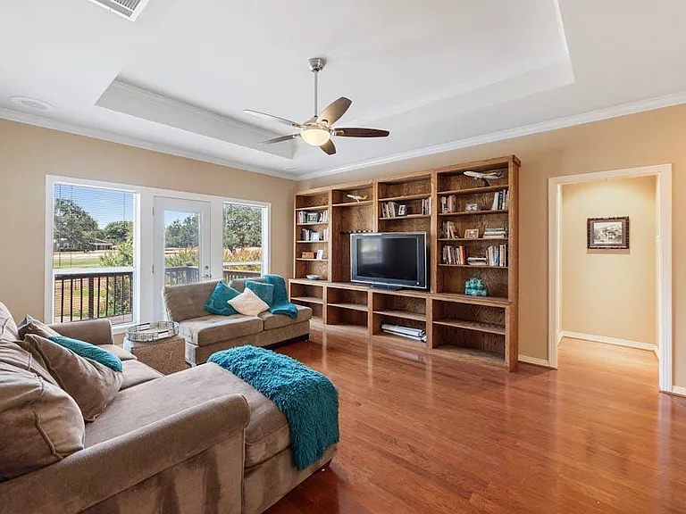 1207 Lakeway Dr — Photo 18