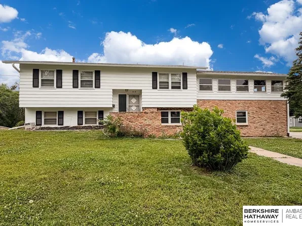 1418 Fairfax Rd, Bellevue, NE 68005