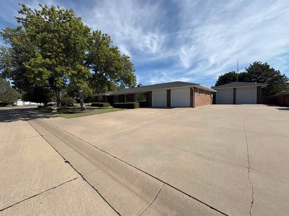2712 Barclay Dr, Hays, KS 67601