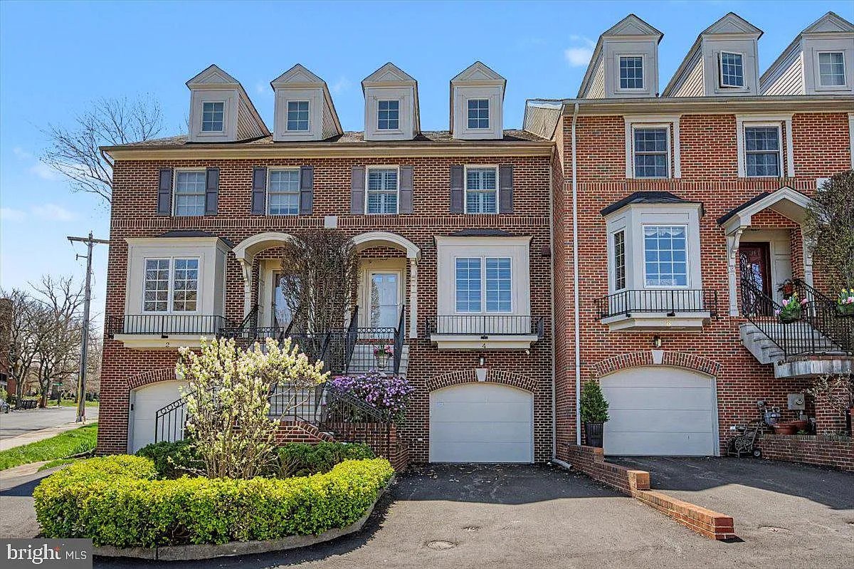 4 Rockford Mews Ct photo 1