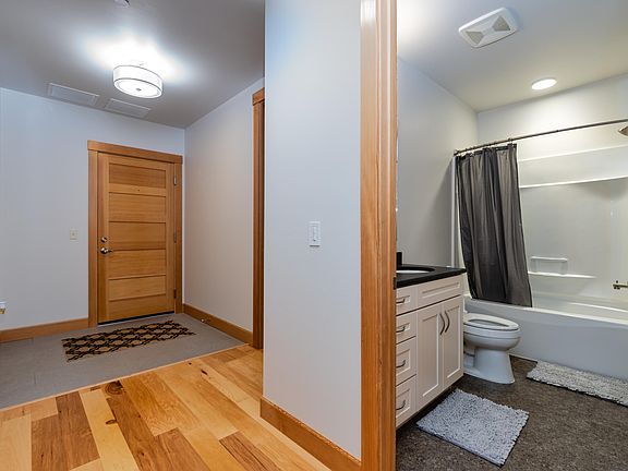 2nd image of 2625 Dearborn St Suite 304