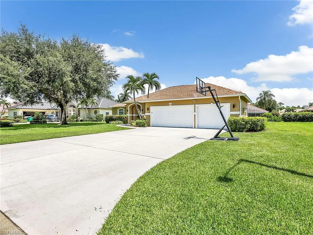 3 bed, 2.5 bath, 2447 sqft, $4,900 — Photo 3