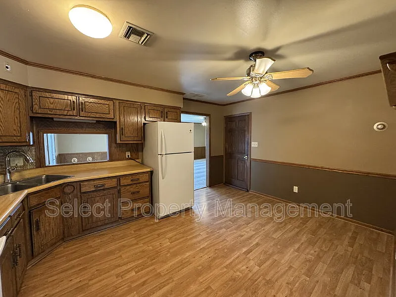 3 bed, 1.0 bath, 1404 sqft, $1,649 — Photo 4