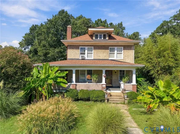 418 Oak St, Blackstone, VA 23824