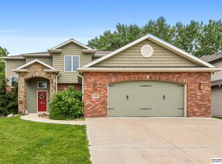 6180 Franciscan Dr, Lincoln, NE 68526