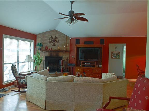 2nd image of 813 Briarwood St