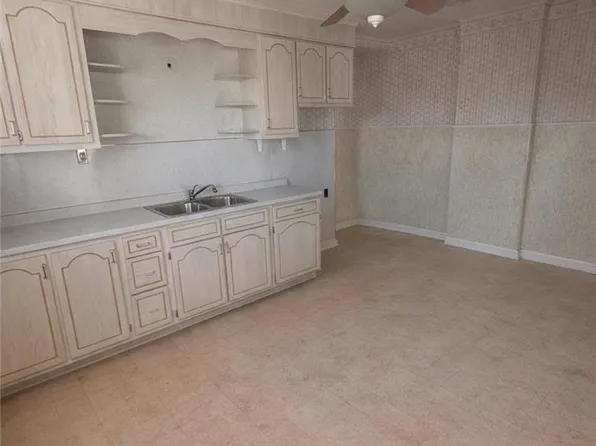 935 Easton Rd, Hellertown, PA 18055