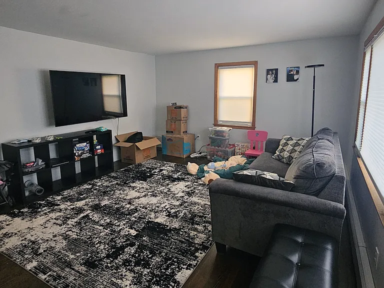 23 Sanford St — Photo 5
