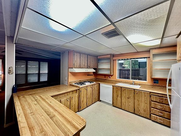 3rd image of 6965 Radiance Cir