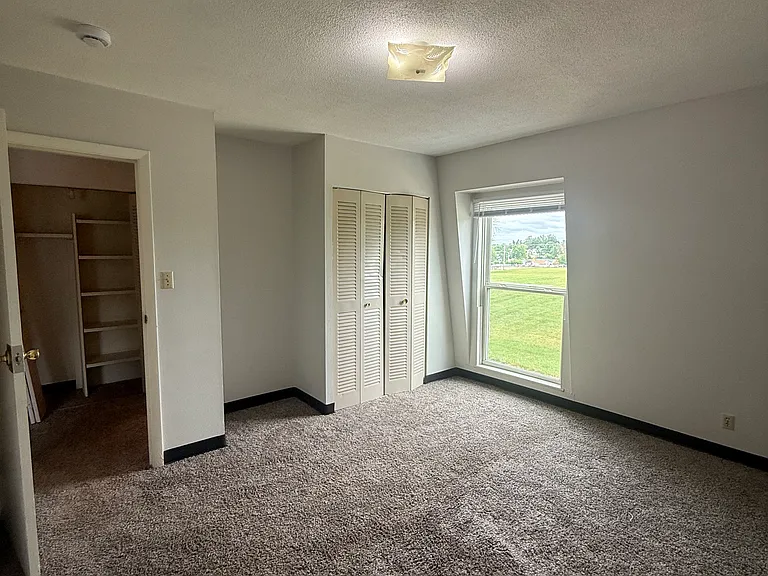 1440-1450-1460 Meadowview Dr #1460-9 — Photo 1