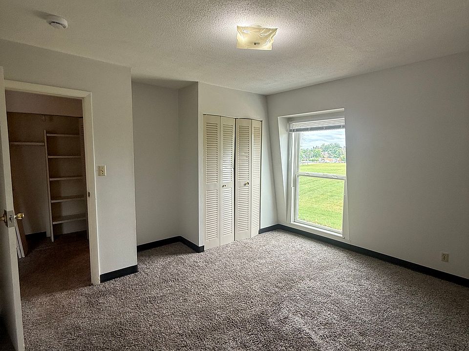 1st image of 1440-1450-1460 Meadowview Dr #1460-9