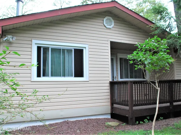 9223 Westwood Dr, Tobyhanna, PA 18466