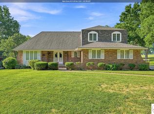 508 NW Golfview Dr, Blue Springs, MO 64014