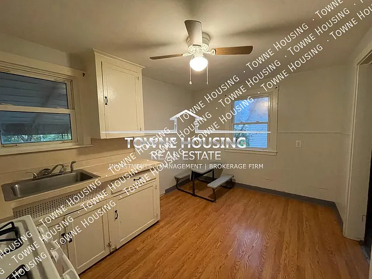 160 Woodward Ave #RIGHT — Photo 3
