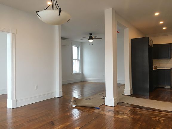 4th image of 723 Warren St #1