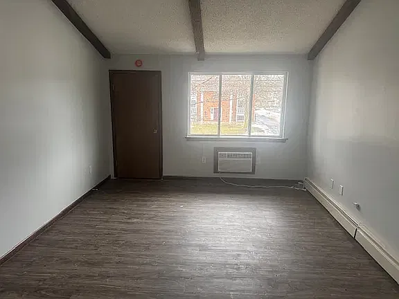 2 bed, 950 sqft, $1,400 — Photo 2