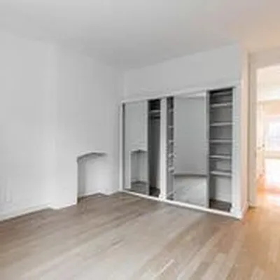 Rented by R New York | media 40