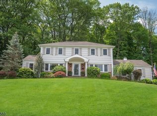 72 Candlewood Dr, New Providence, NJ 07974