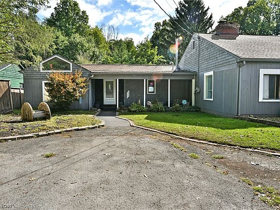 3rd image of 927 Howland Wilson Rd SE