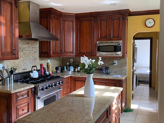 5th image of 110 N Orange Dr #112