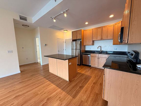 5th image of 1950 N Logan St APT 1108