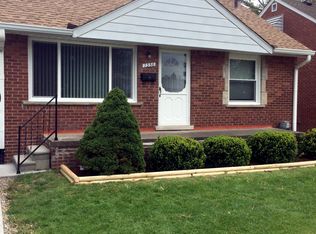 7456 Helen St, Center Line, MI 48015