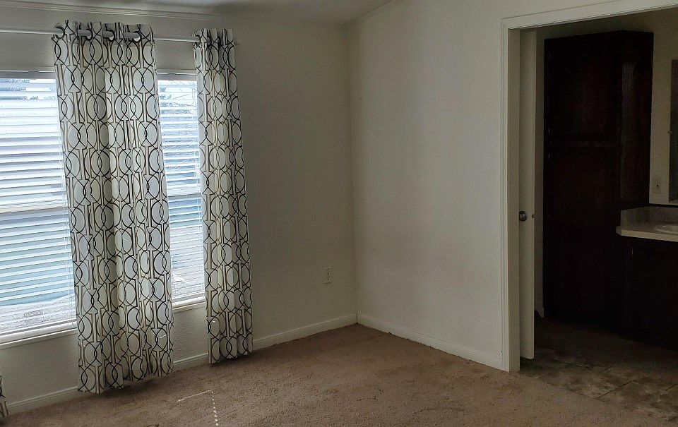 2nd image of 1106 Macadamia Cir