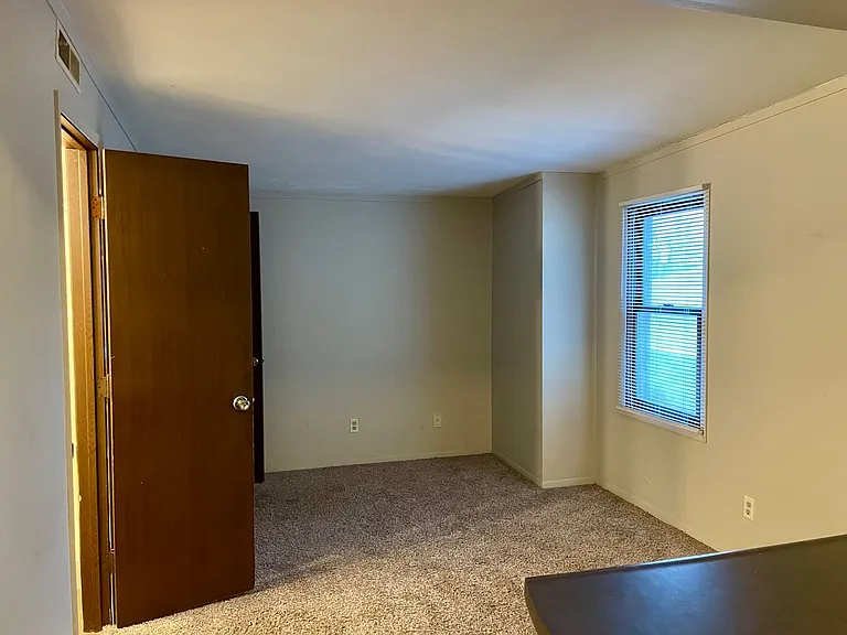 607 W Capitol Ave — Photo 6