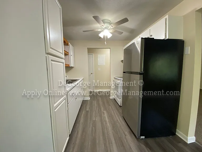 Woodside Court Apartments — Photo 23