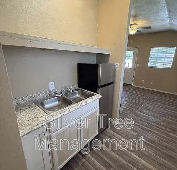 260 Lark Meadow Dr #D — Photo 9