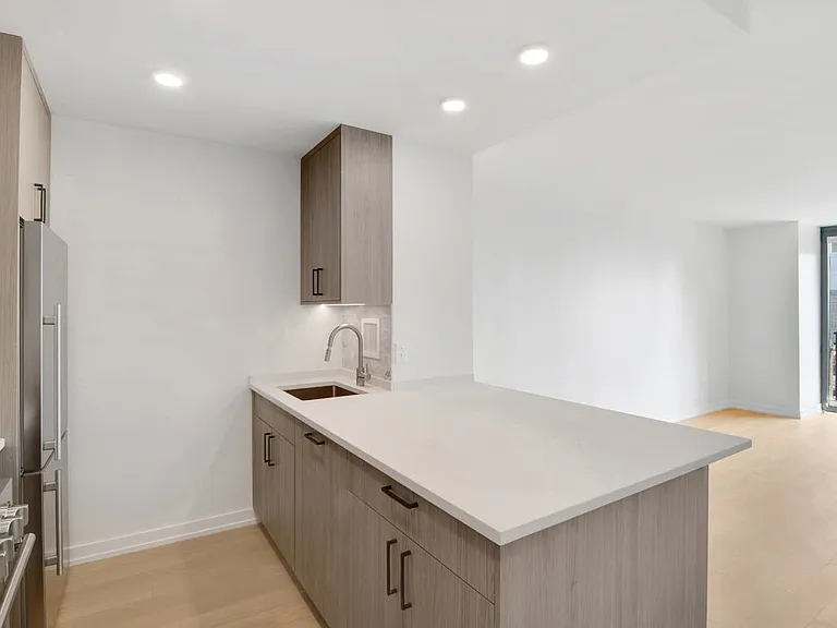 200 W 60th St #16A — Photo 10