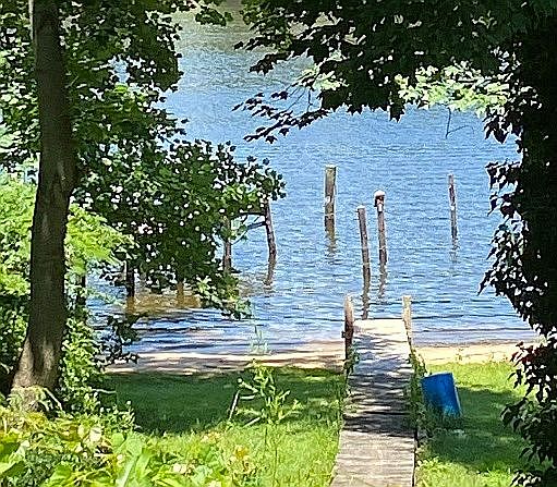 SHARED WATERFRONT SETTING 