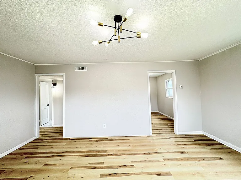 1525 Reswick Dr — Photo 2