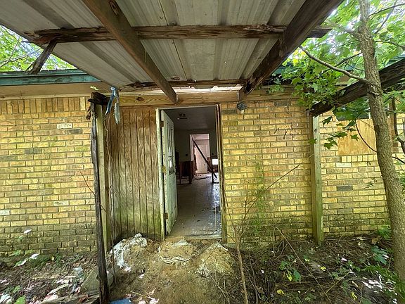 3rd image of 350 Greathouse St