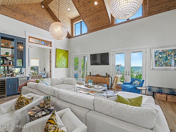5th image of 805 N Beach Blvd