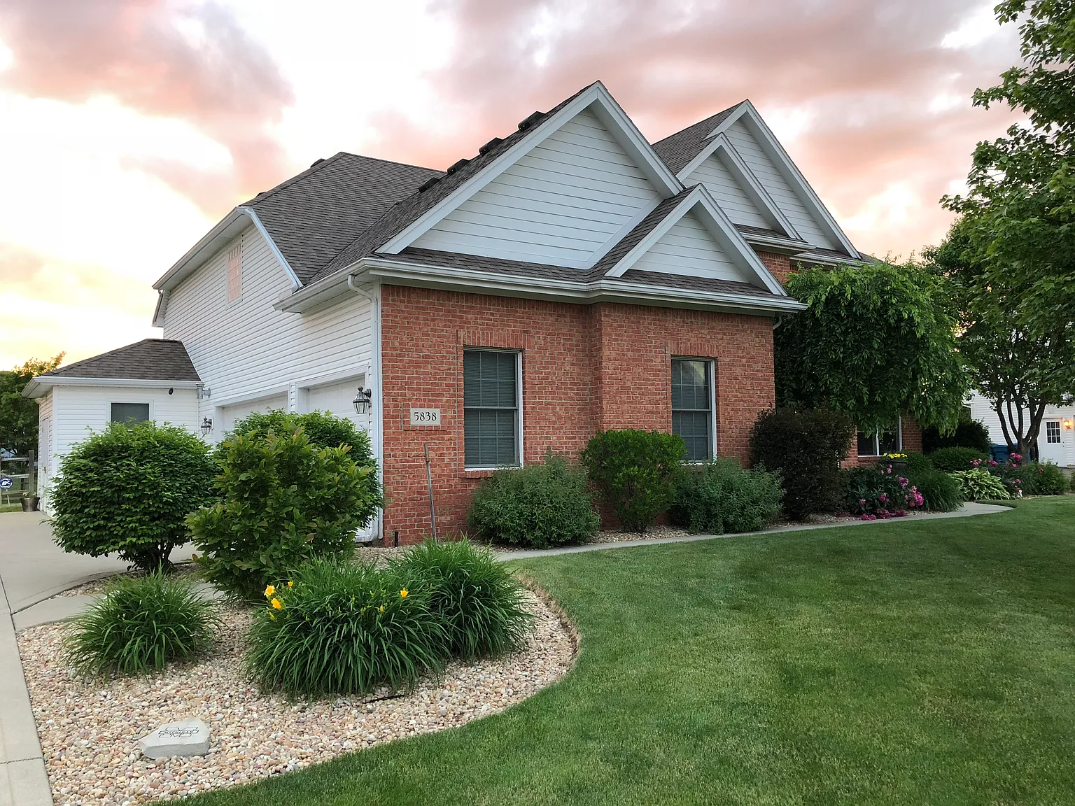5838 Red Leaf Ln photo 1
